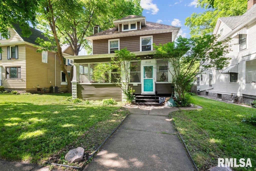 212 E DENISON Avenue