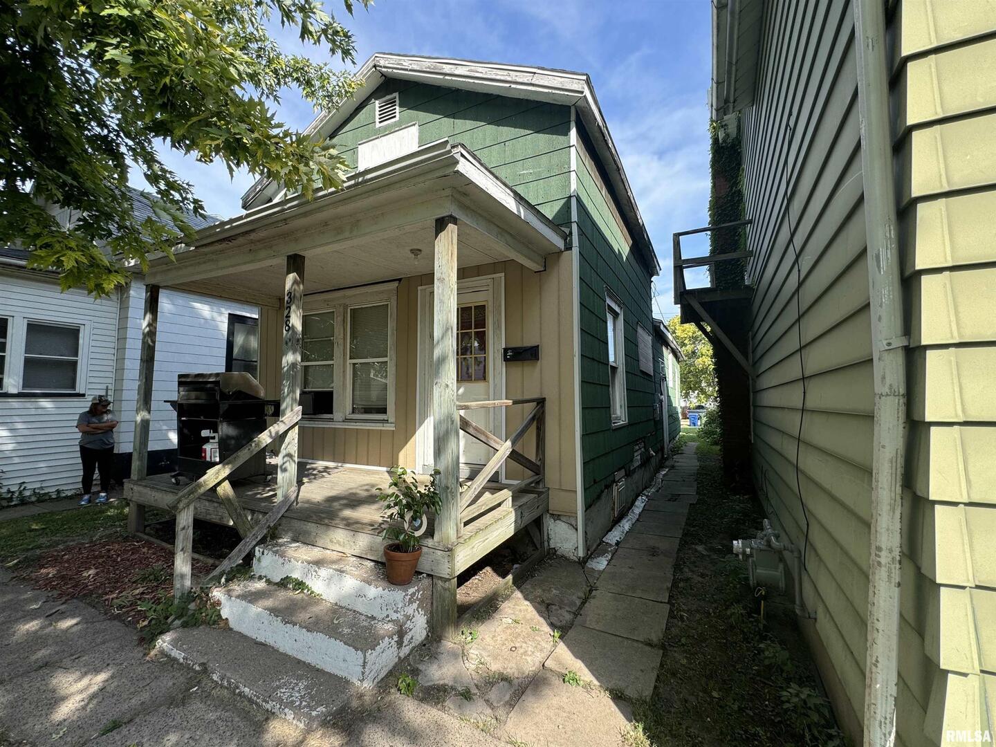328 2ND Avenue S