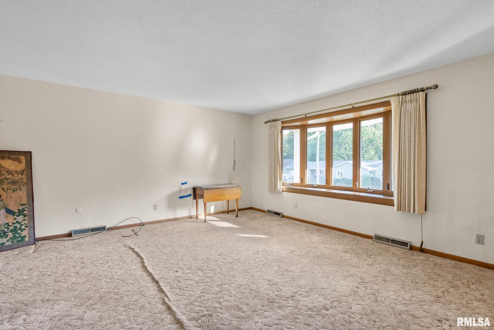 2824 CARRIAGE HILL Drive