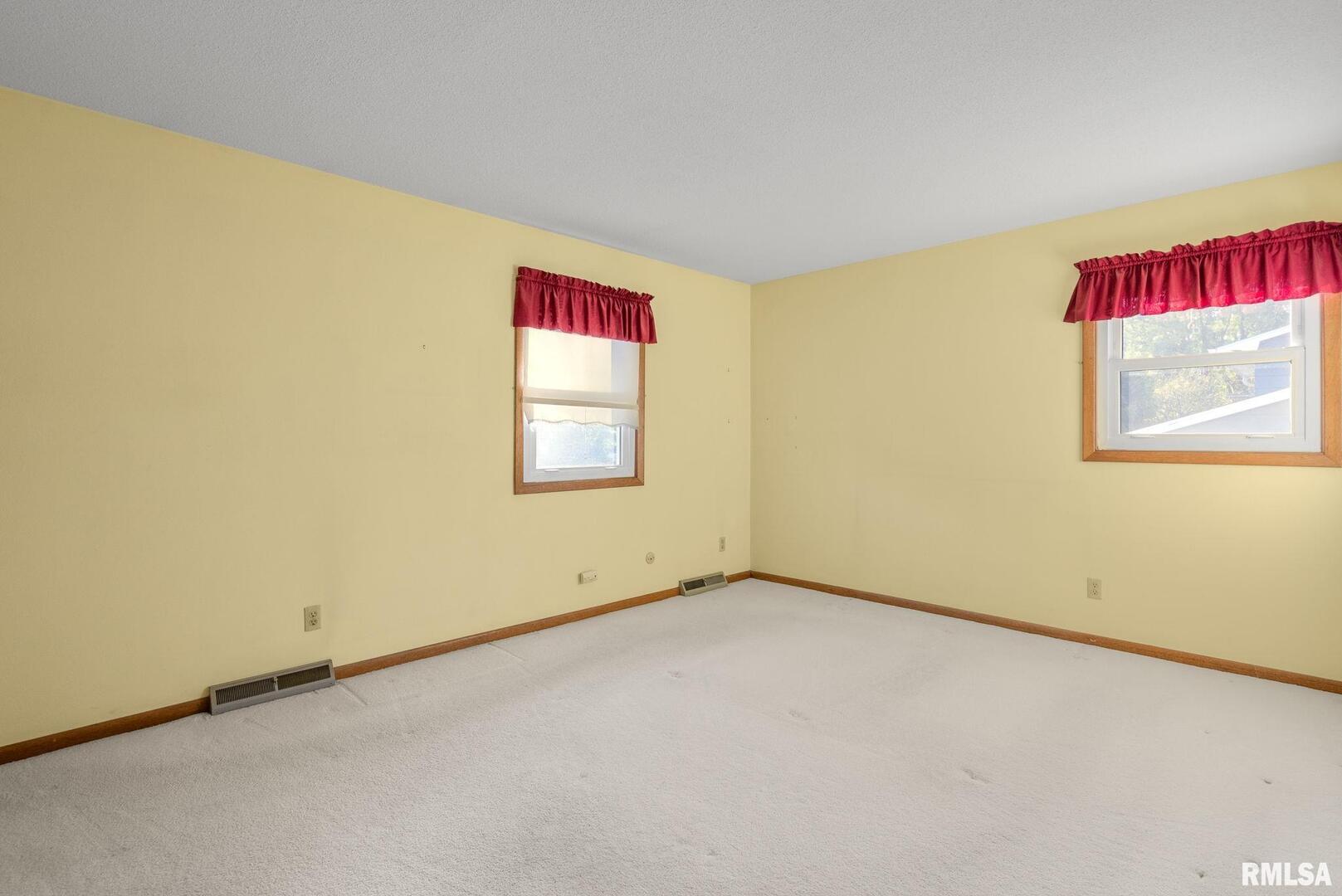2824 CARRIAGE HILL Drive
