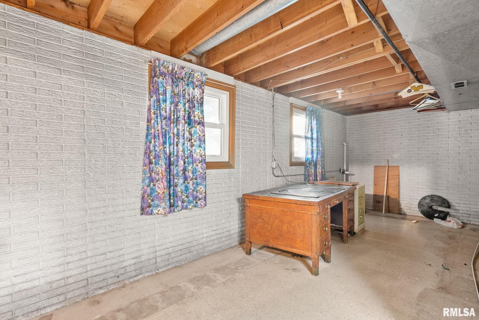 2824 CARRIAGE HILL Drive