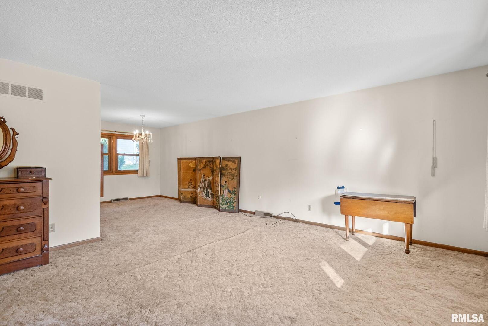 2824 CARRIAGE HILL Drive