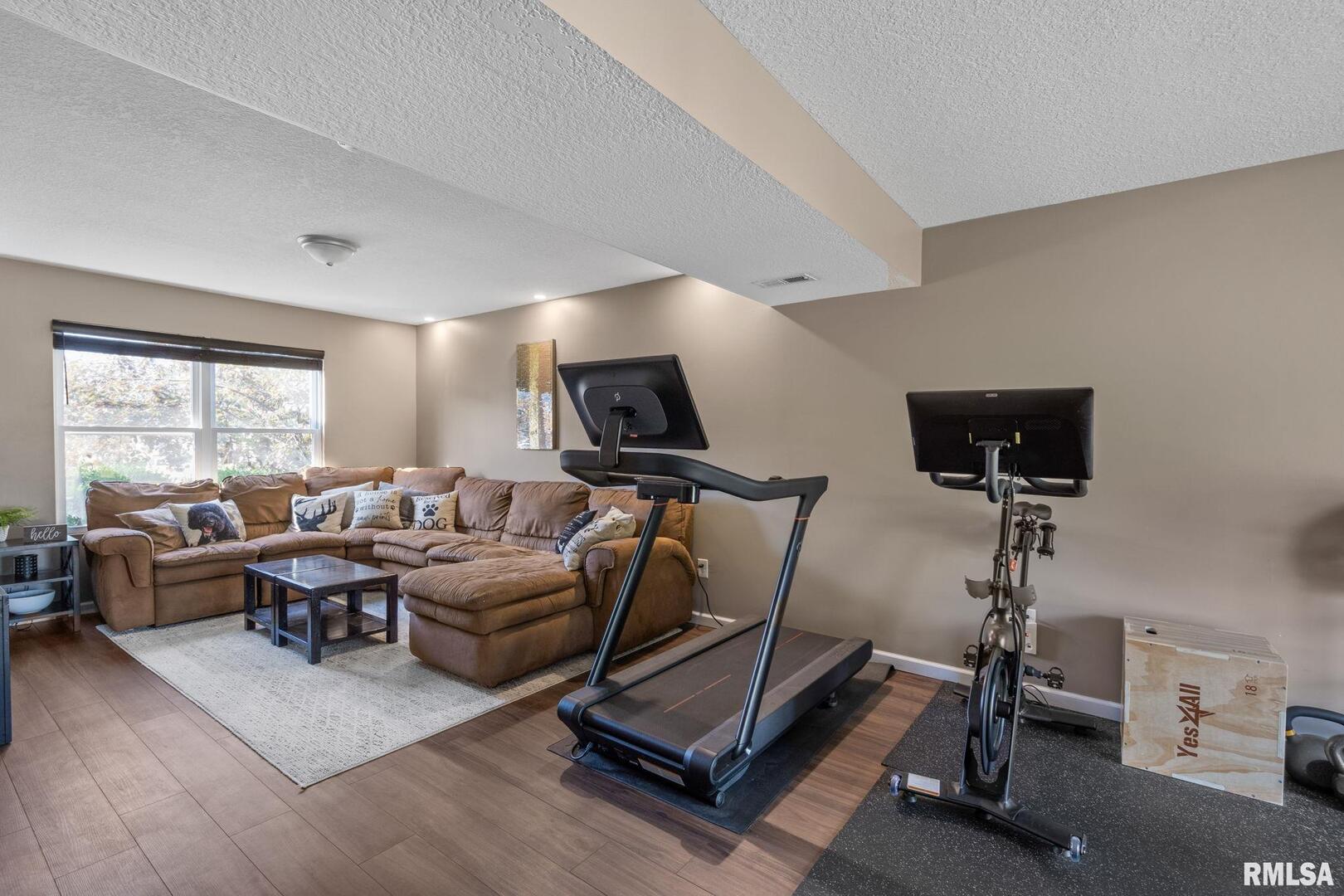 14 W VILLAGE Circle