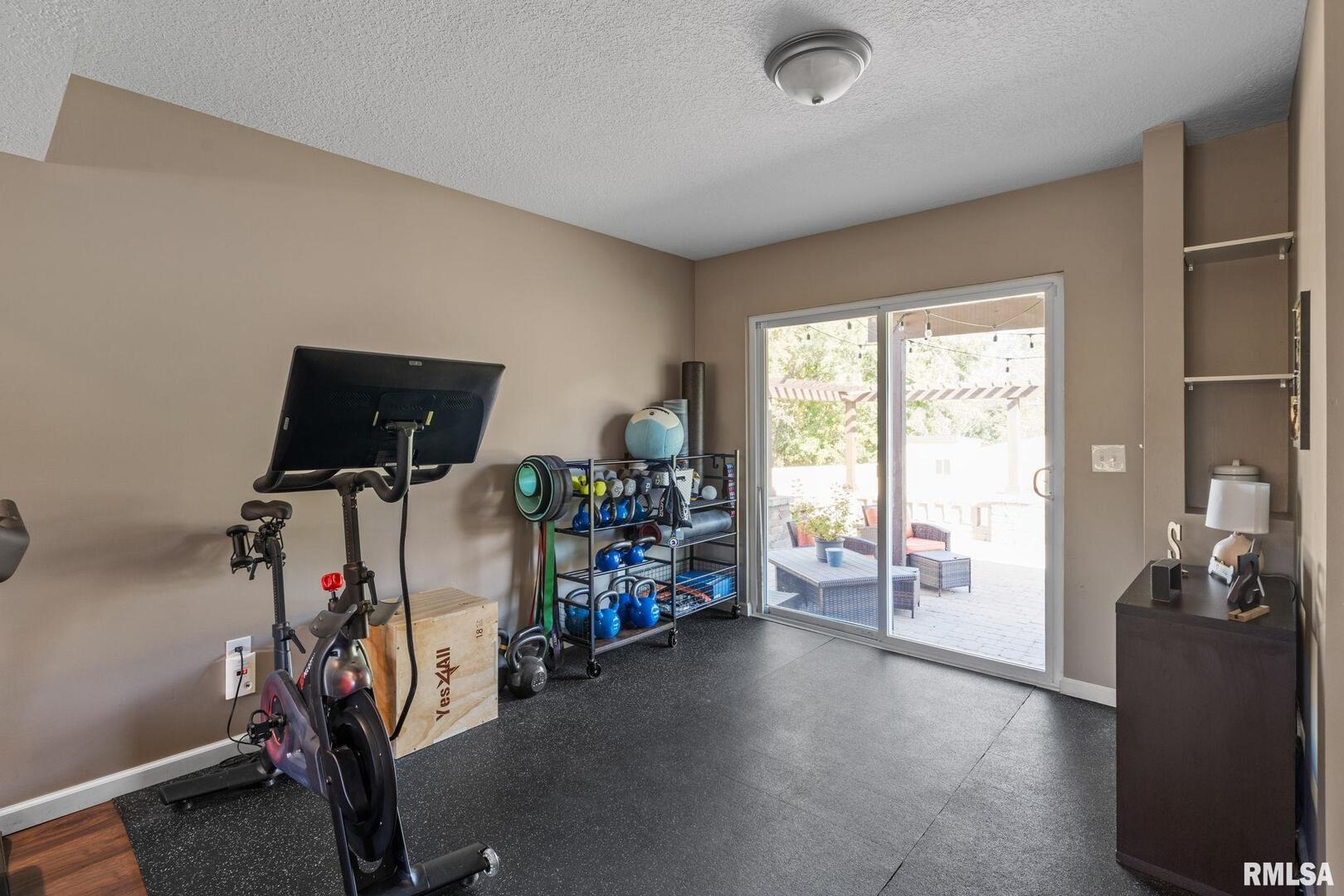 14 W VILLAGE Circle