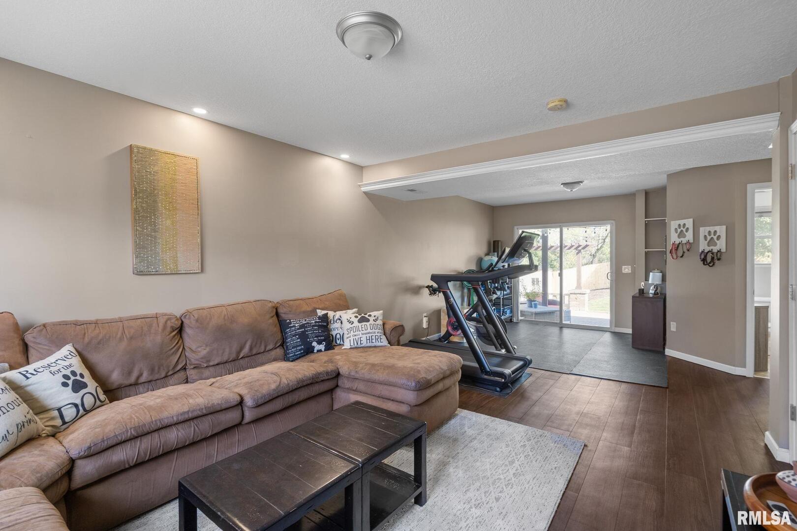 14 W VILLAGE Circle