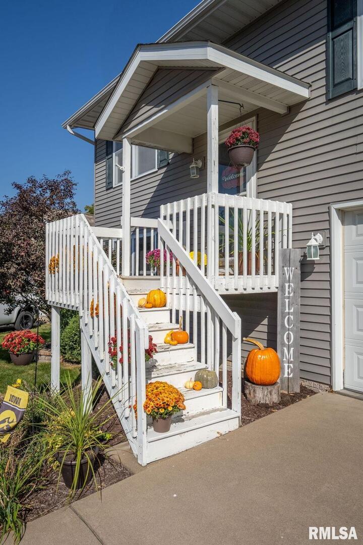14 W VILLAGE Circle