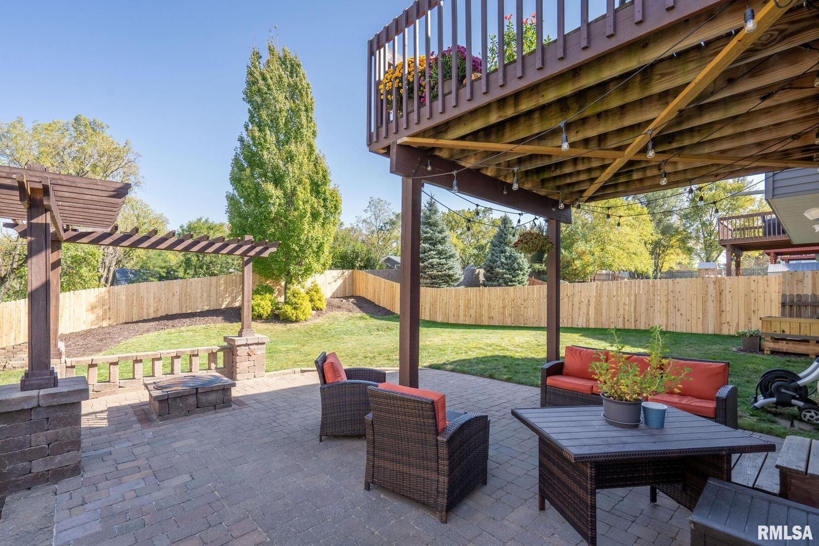 14 W VILLAGE Circle