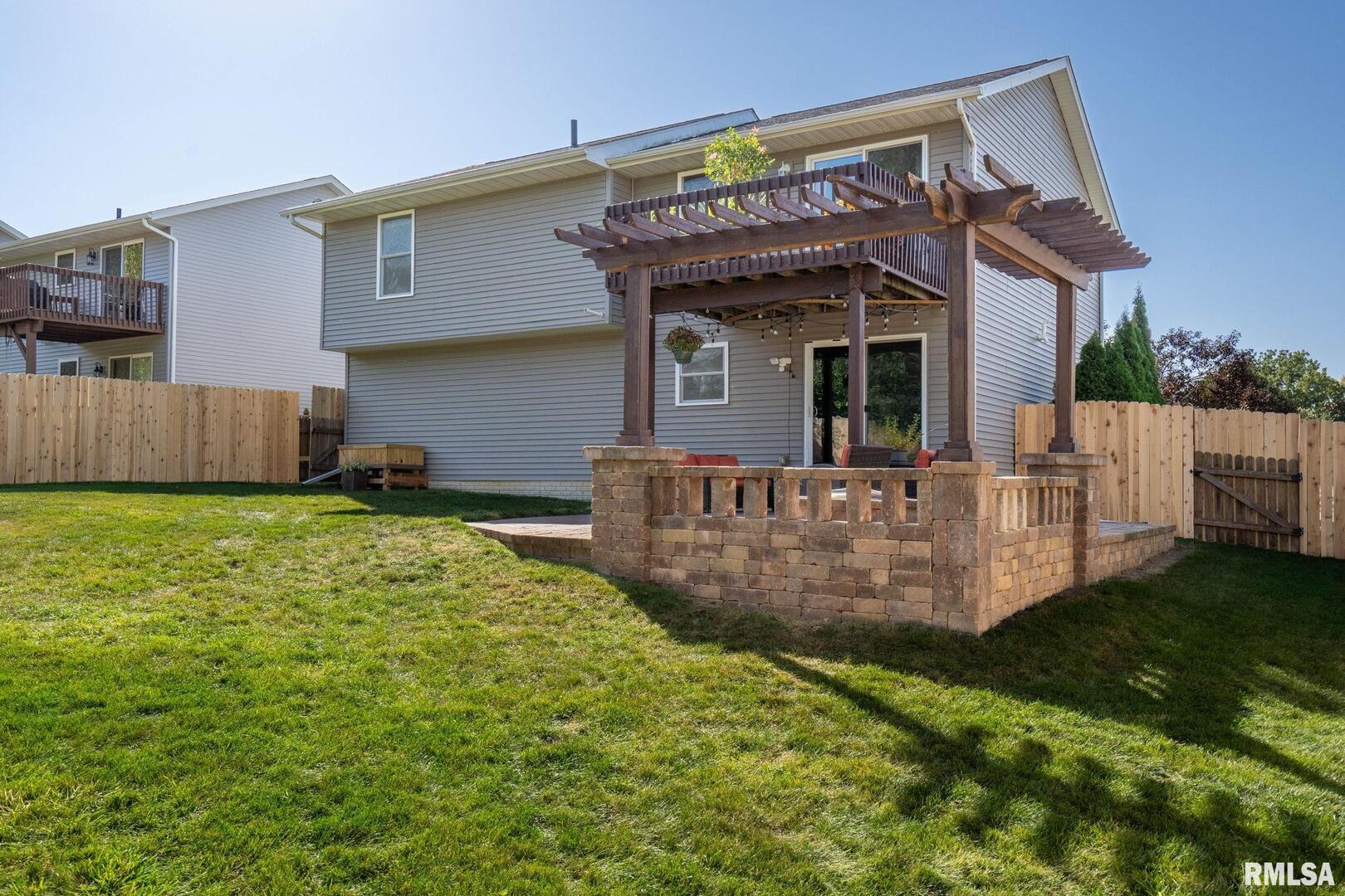 14 W VILLAGE Circle