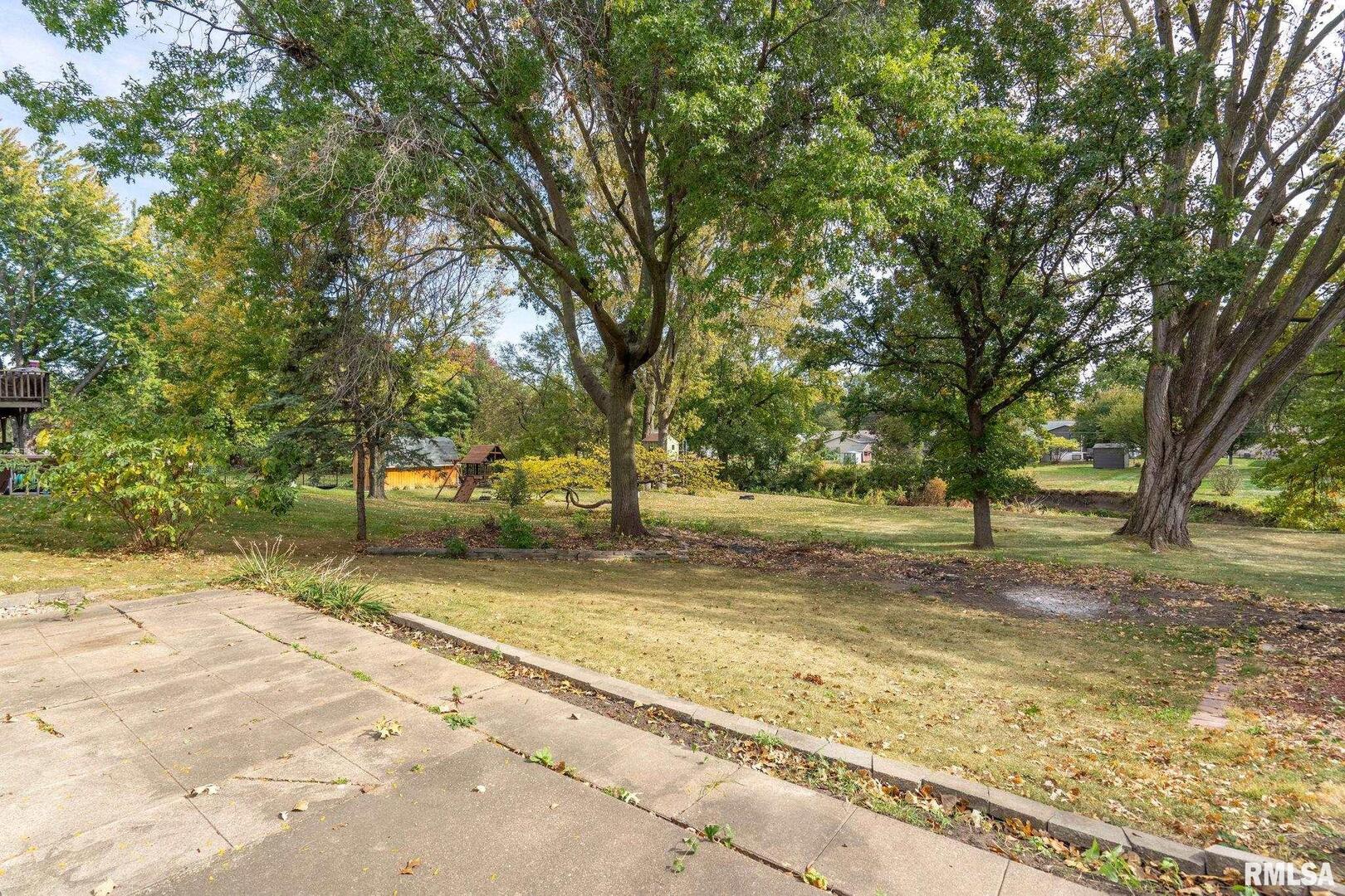 3319 N ELMWOOD Avenue