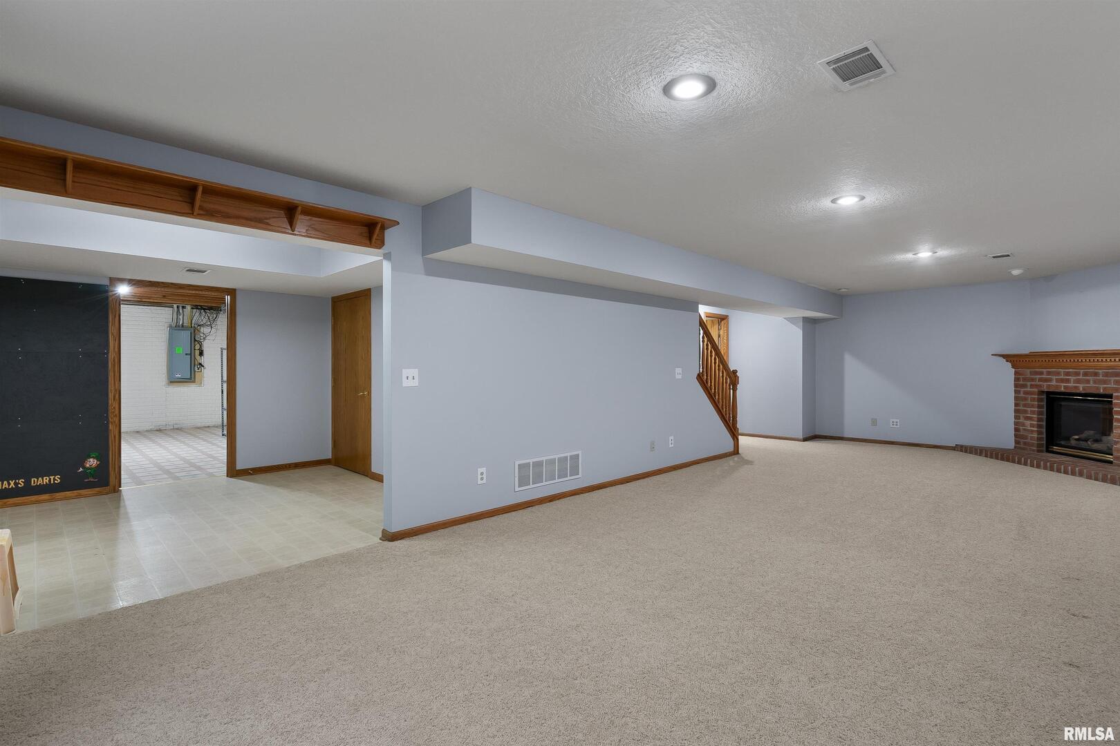 2076 ASHFORD Road