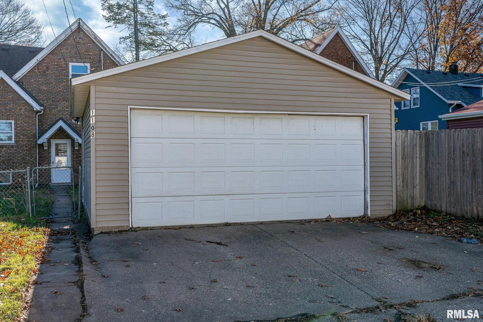 1108 W 16TH Street