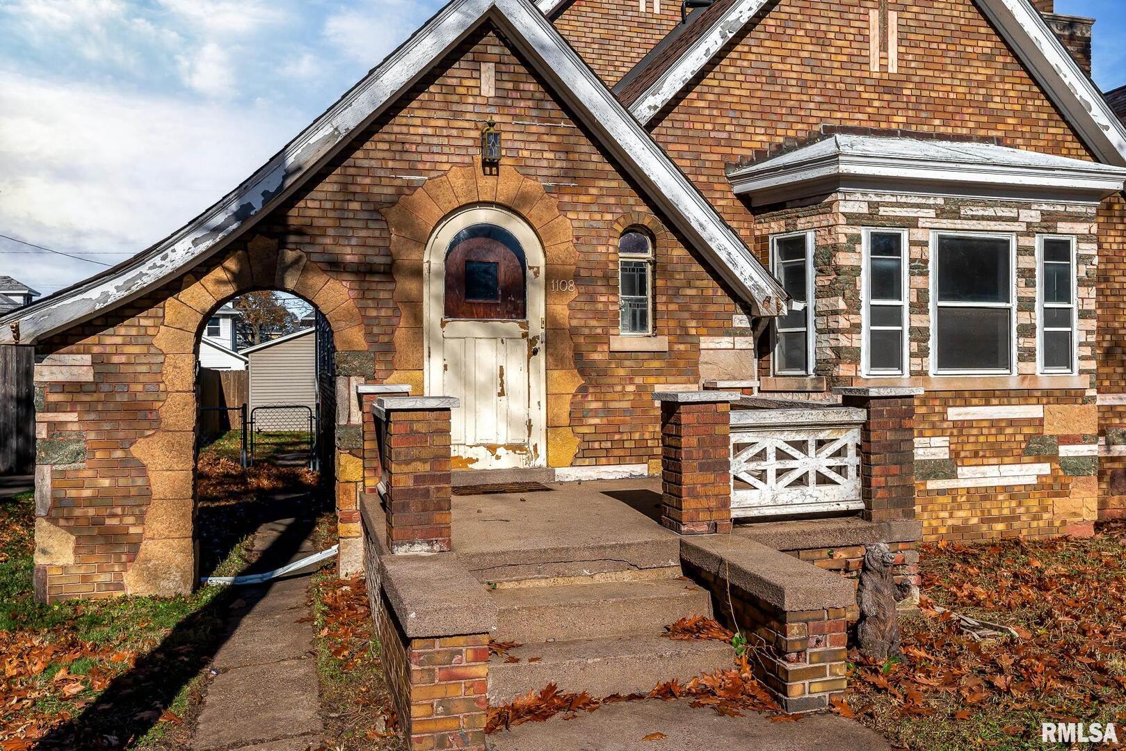 1108 W 16TH Street