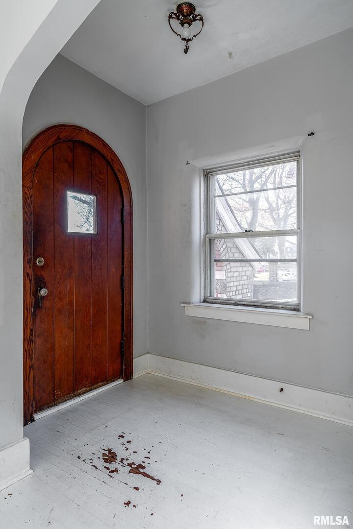 1108 W 16TH Street