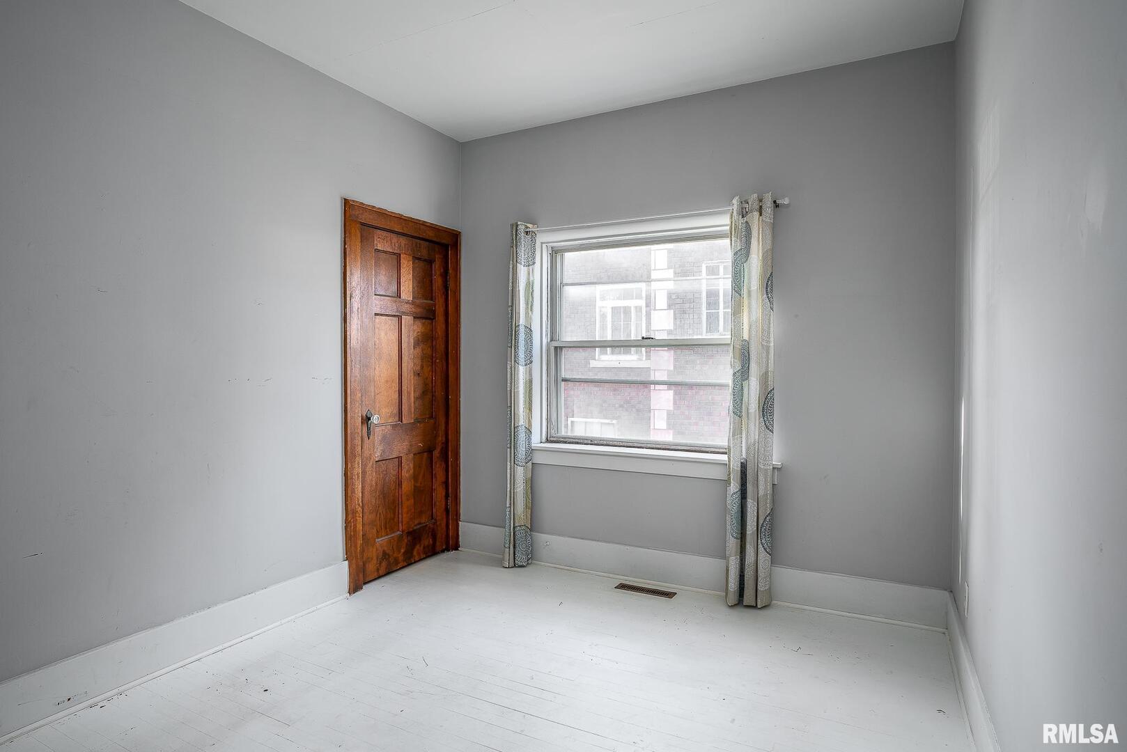 1108 W 16TH Street