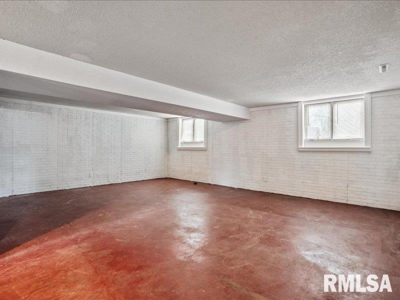1316 W 53RD Street