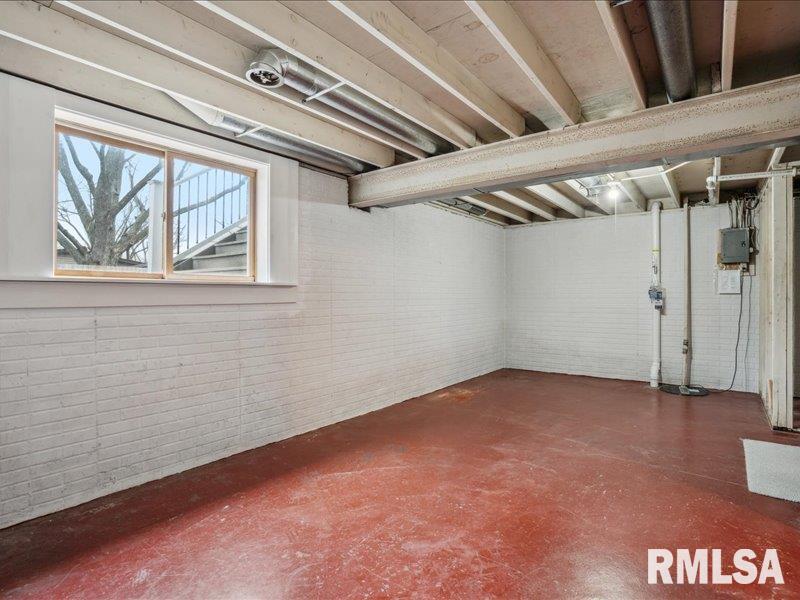 1316 W 53RD Street