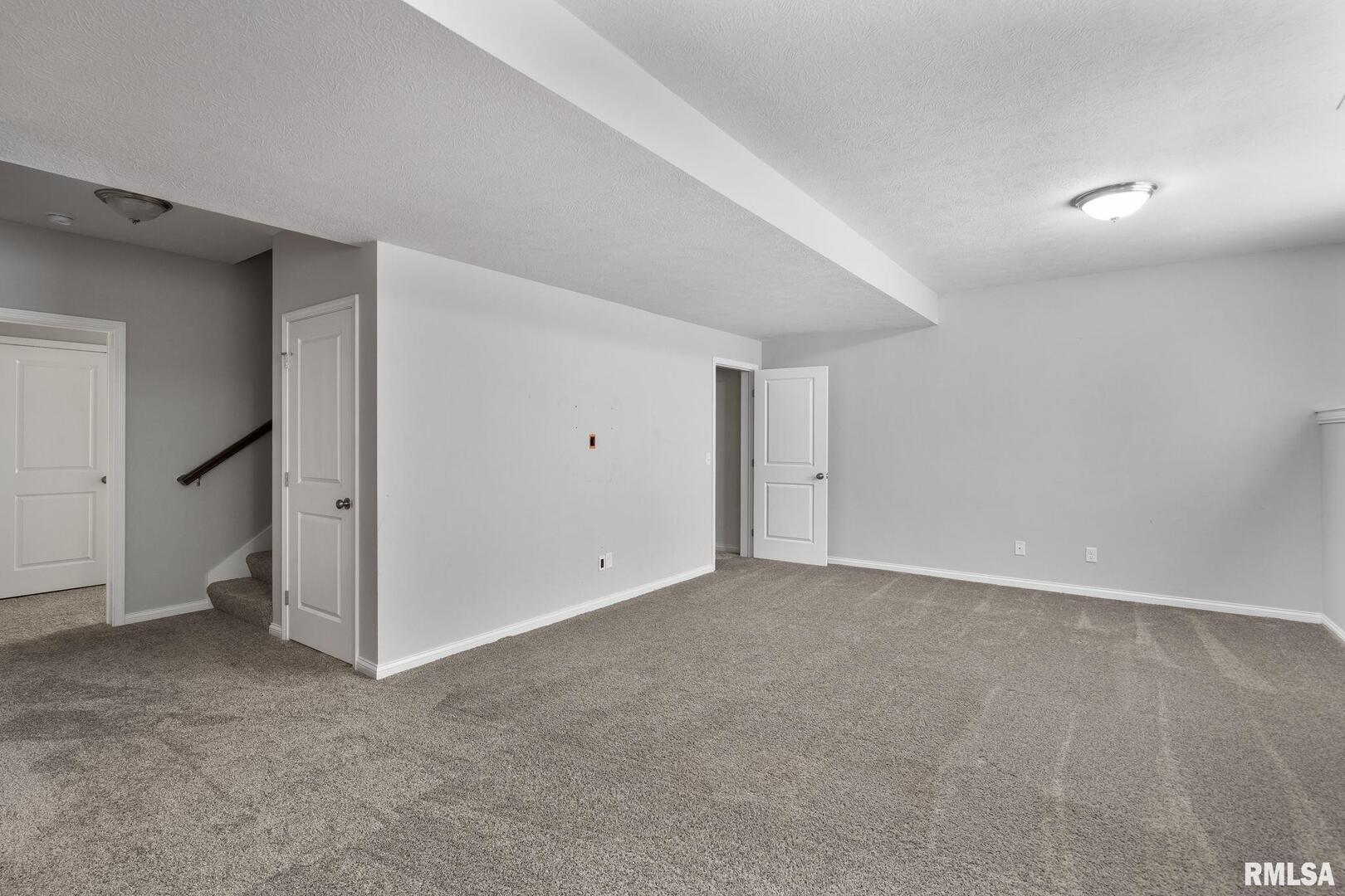 918 W PINEHURST Drive