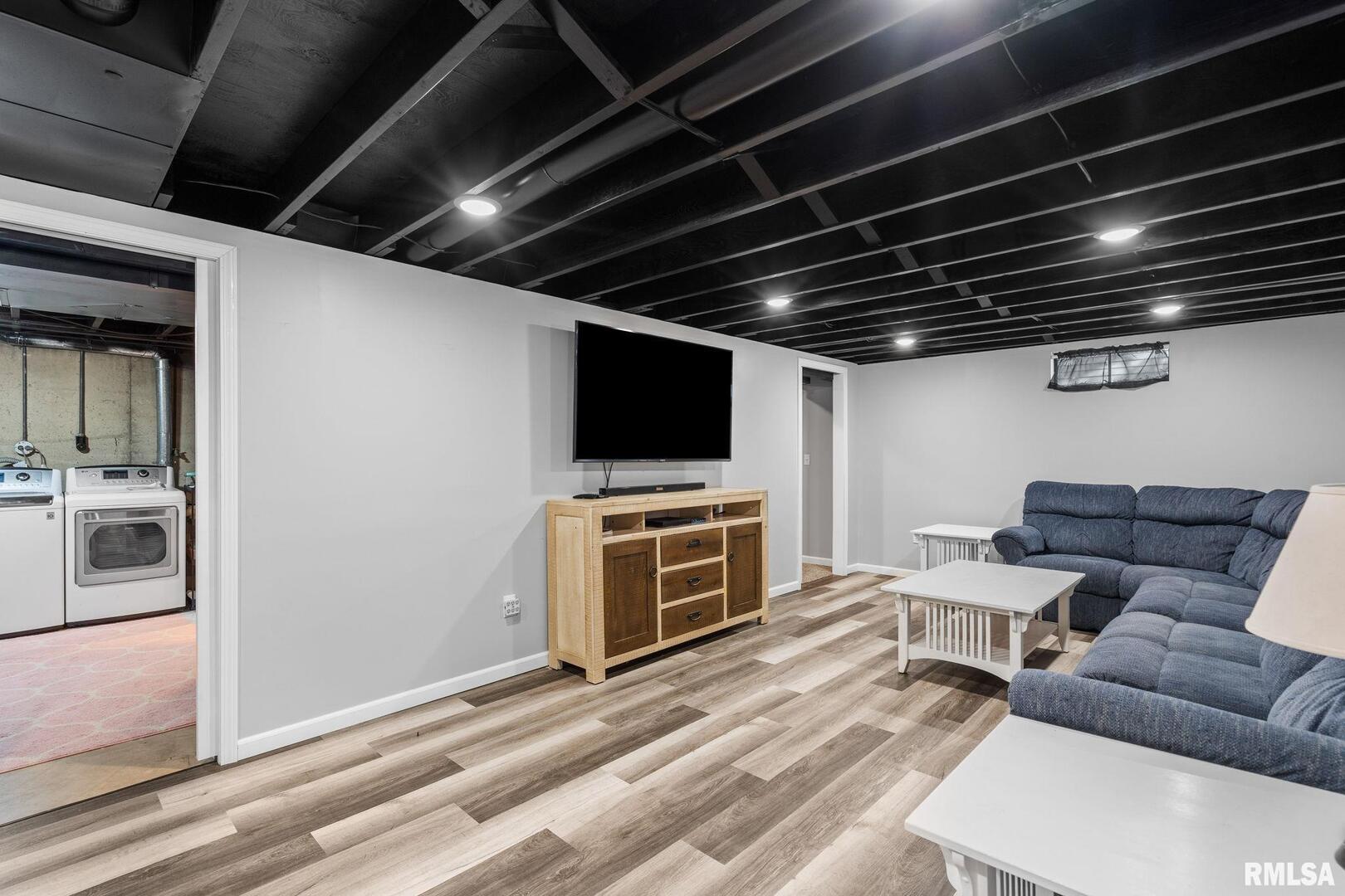 3106 DUNDEE Lane