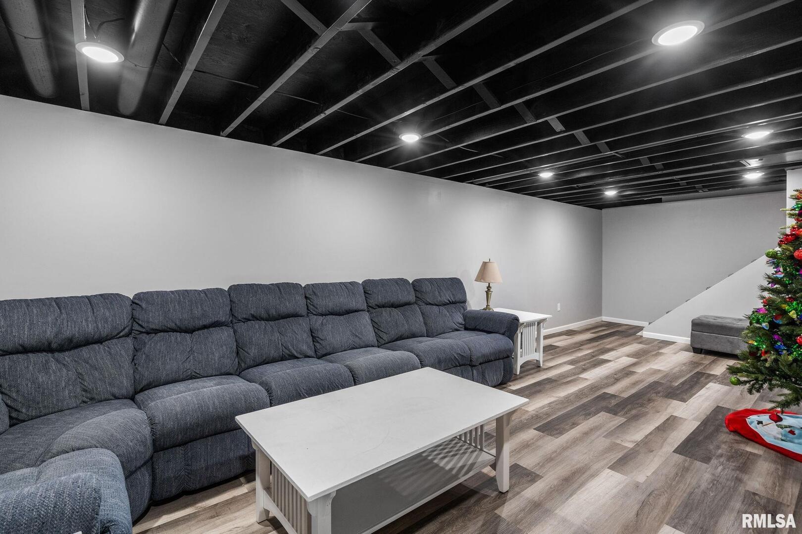 3106 DUNDEE Lane