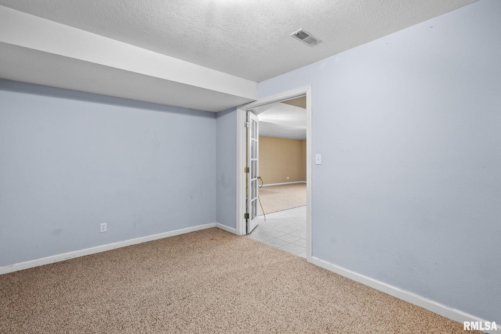 513 LEE Court