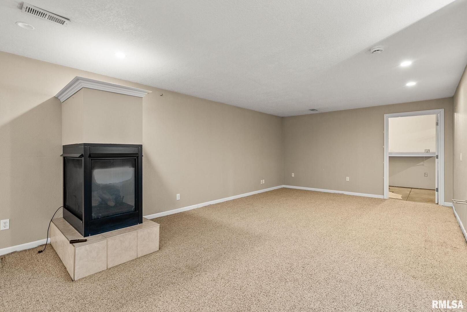 513 LEE Court