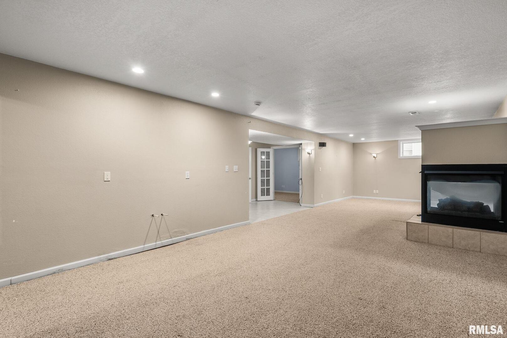 513 LEE Court