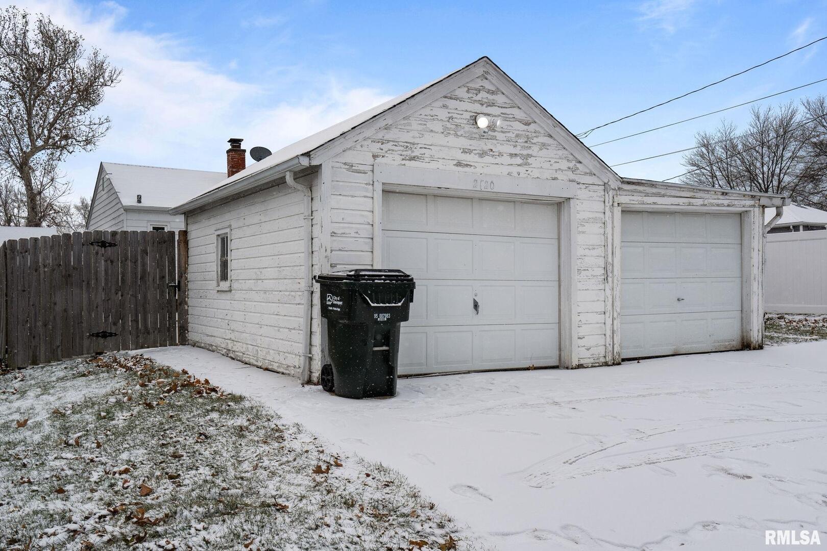 2120 W HIGH Street