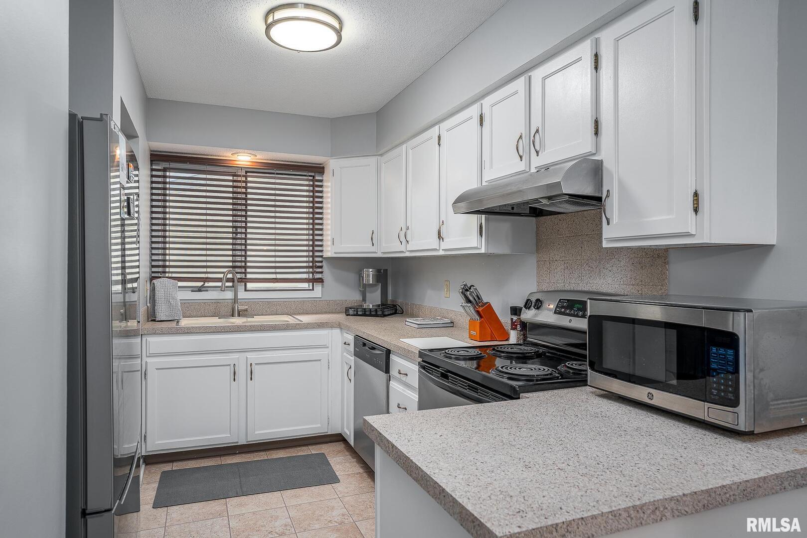 3077 WILLOWWOOD Drive