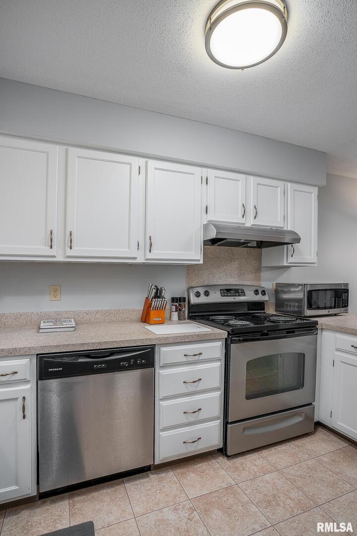 3077 WILLOWWOOD Drive