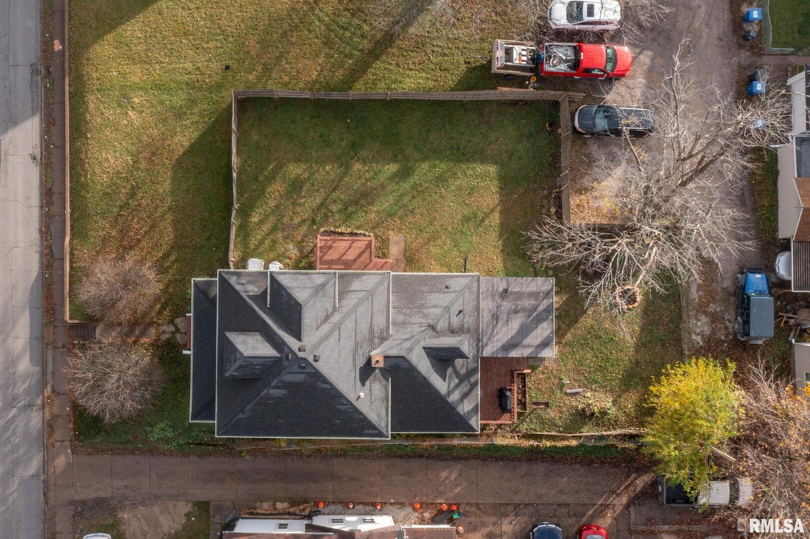 211 E LOCUST Street