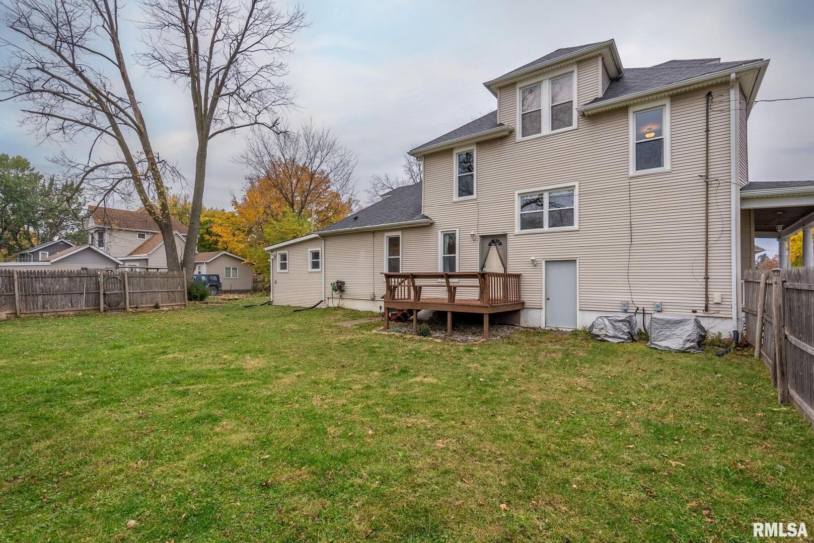 211 E LOCUST Street