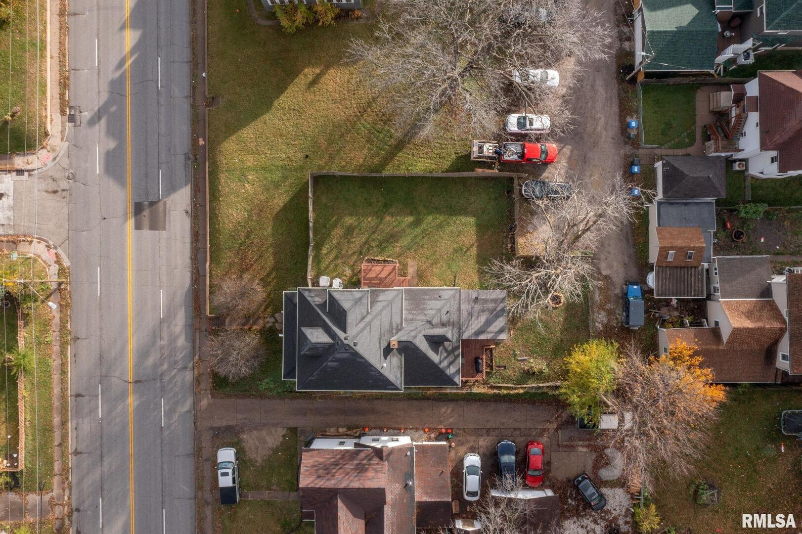 211 E LOCUST Street