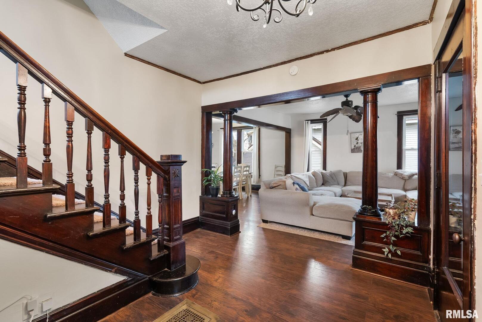 211 E LOCUST Street