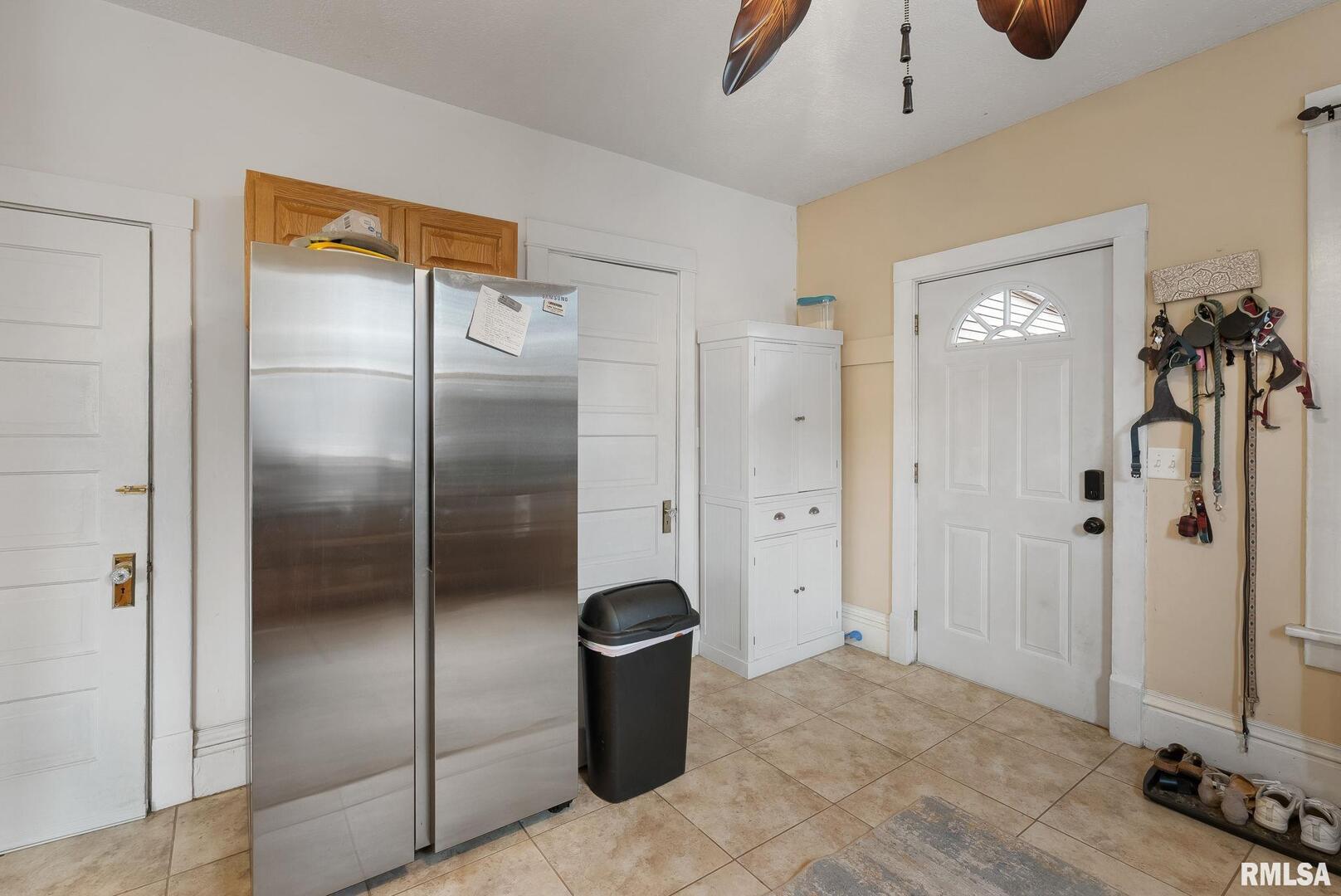 211 E LOCUST Street