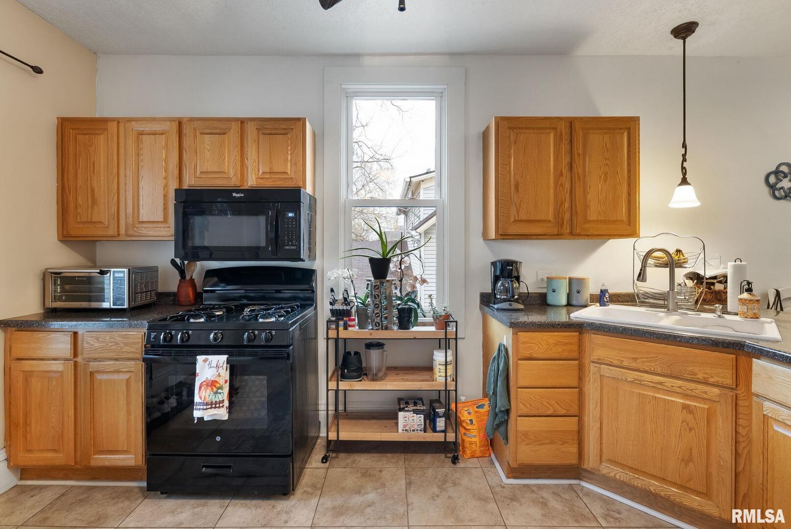 211 E LOCUST Street