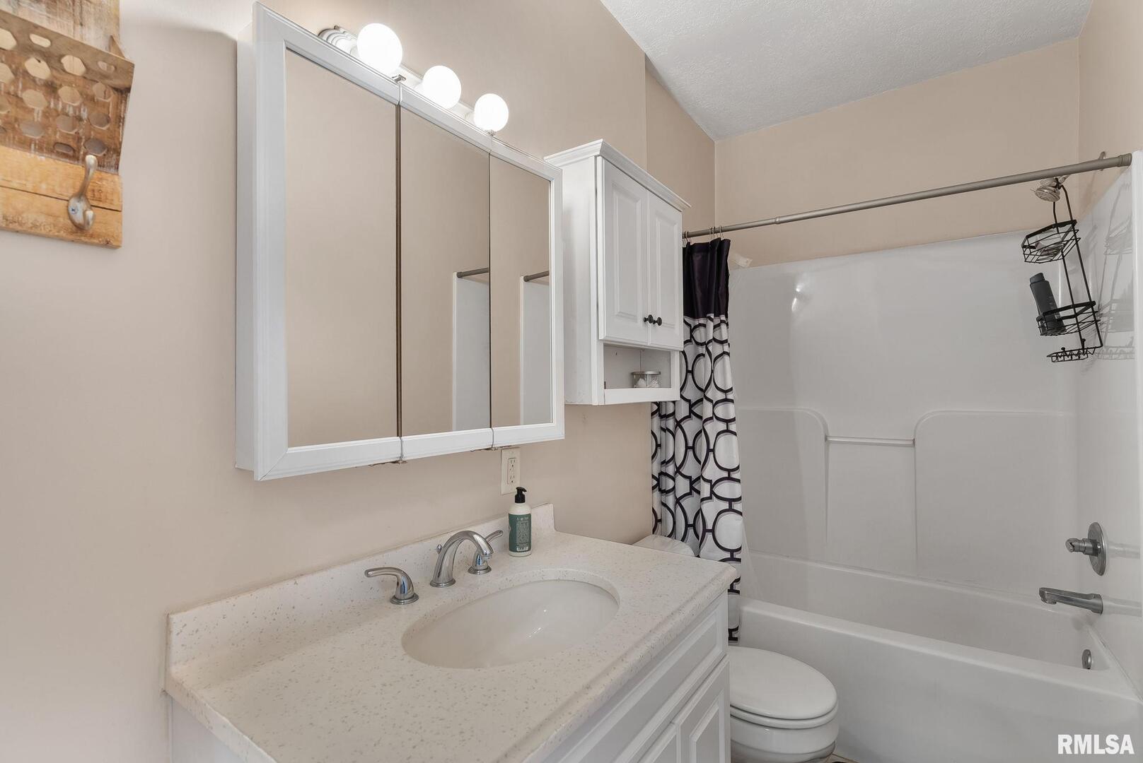 211 E LOCUST Street