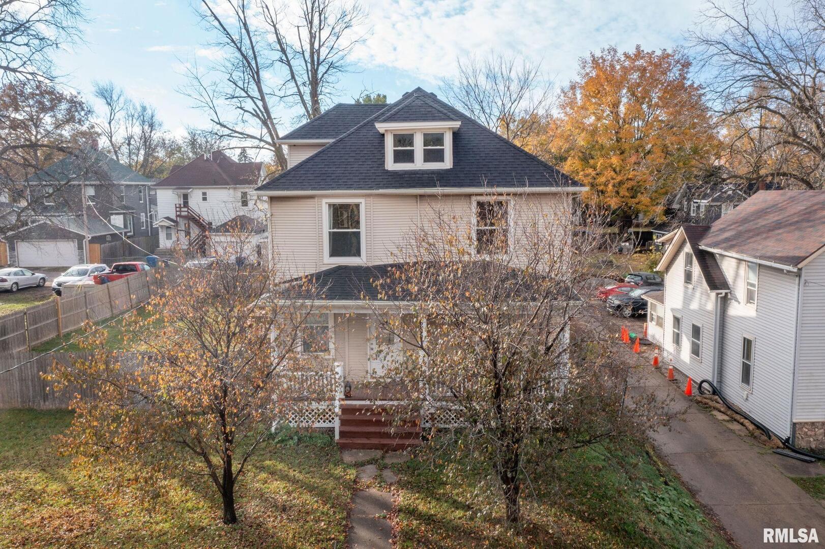 211 E LOCUST Street