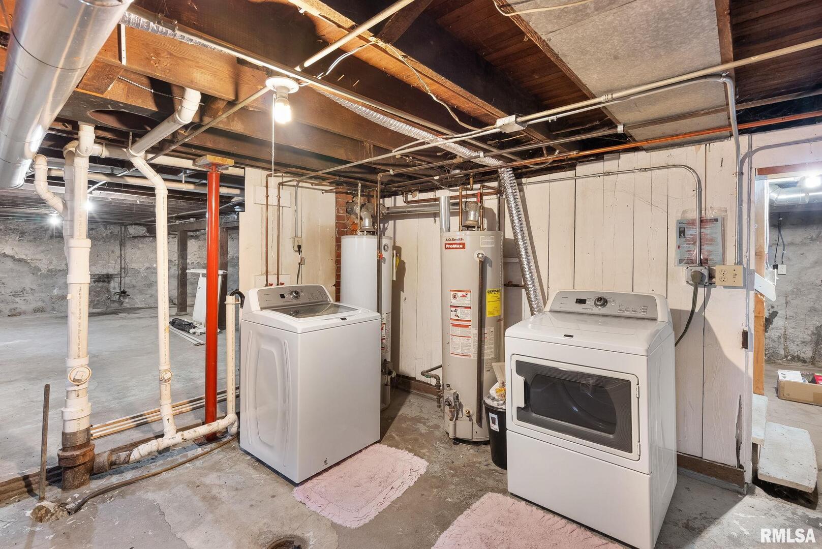 211 E LOCUST Street