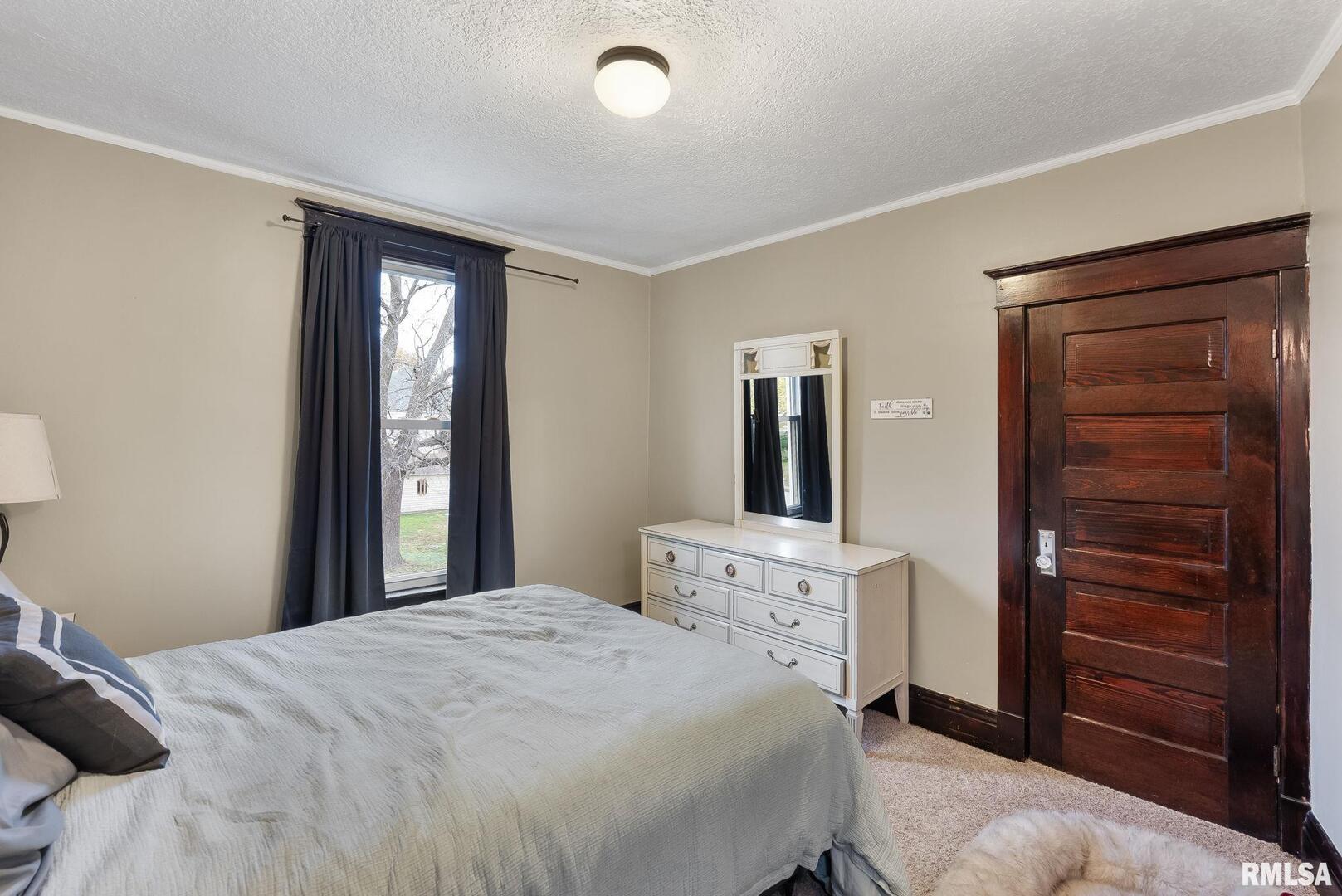 211 E LOCUST Street