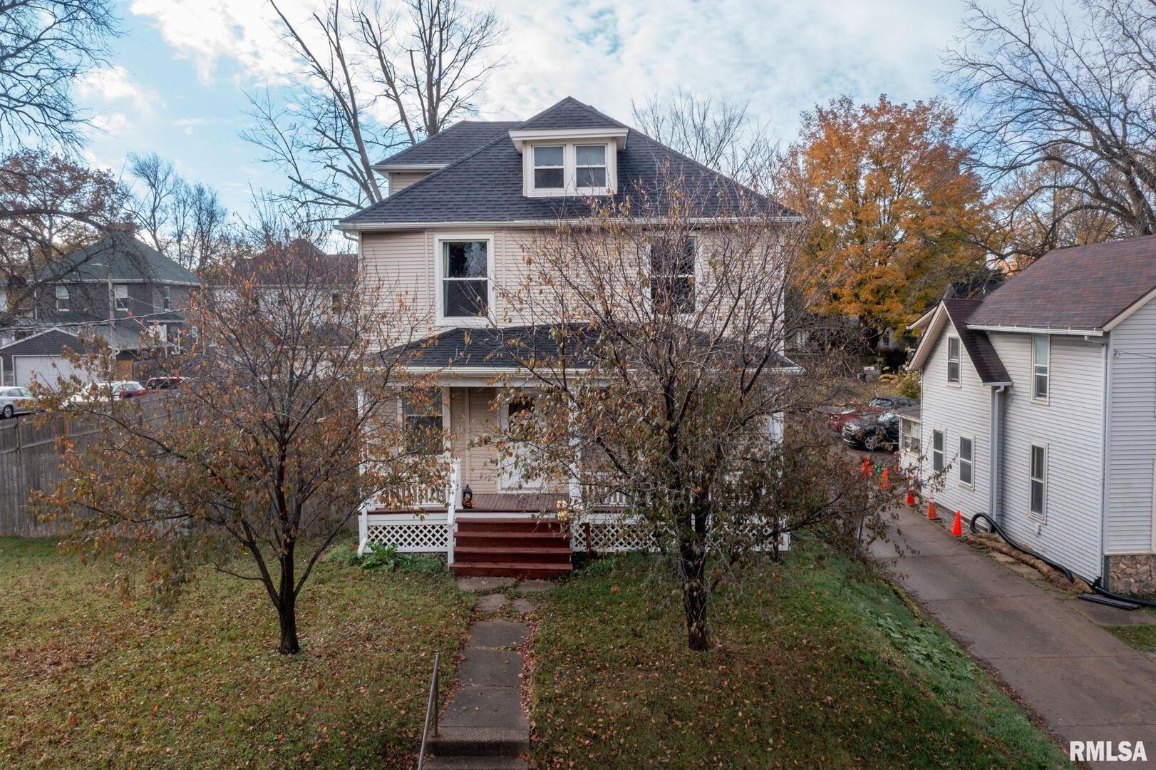 211 E LOCUST Street