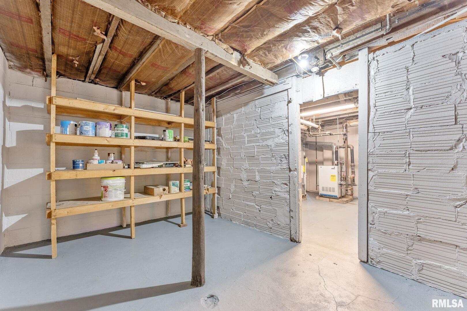 404 W 6TH Street