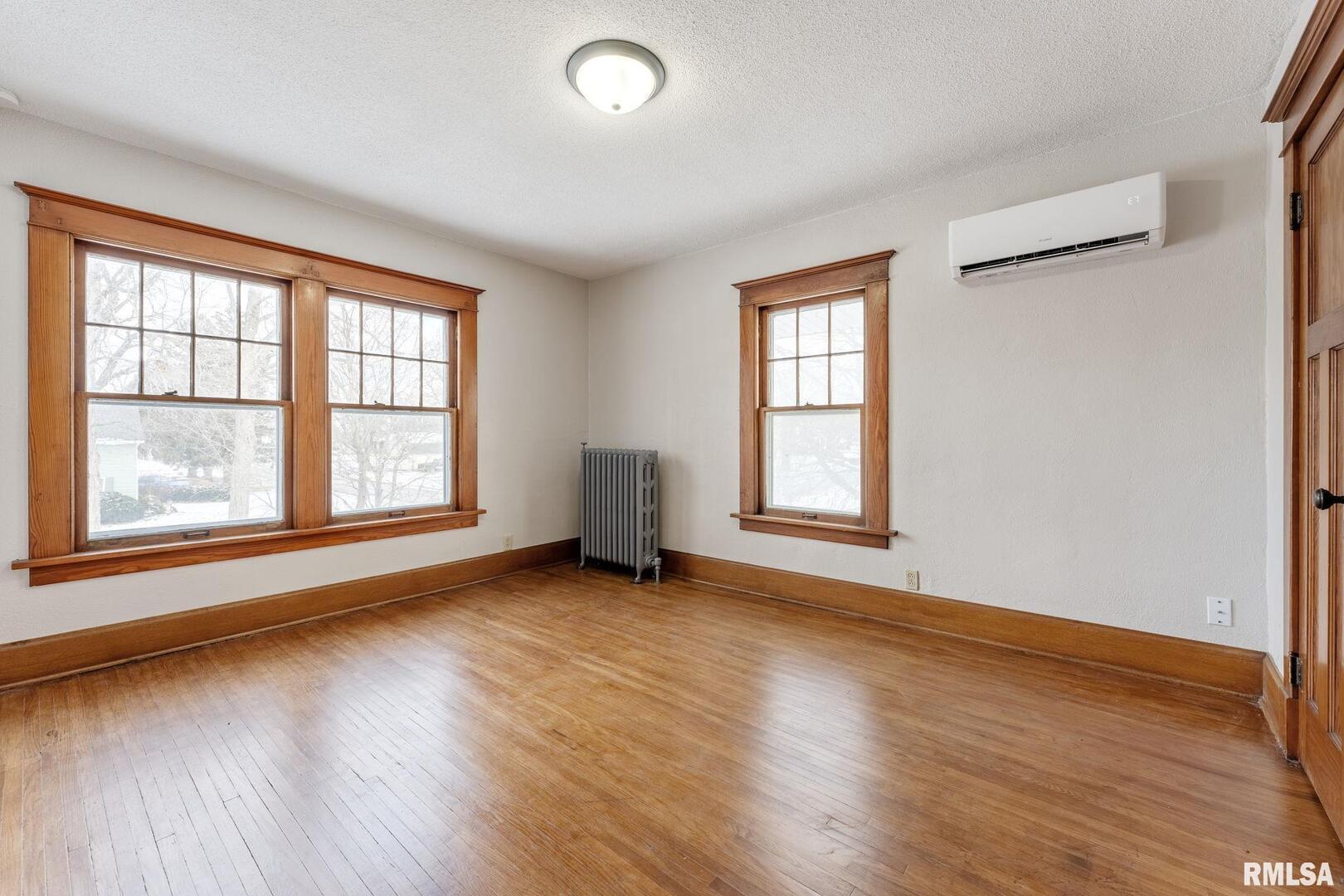 404 W 6TH Street
