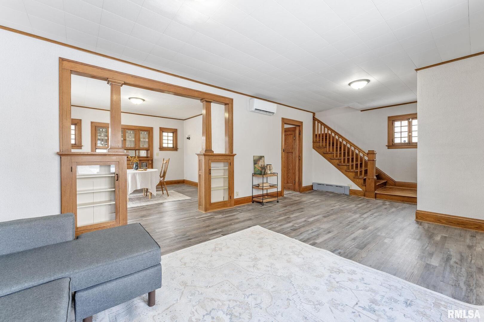 404 W 6TH Street
