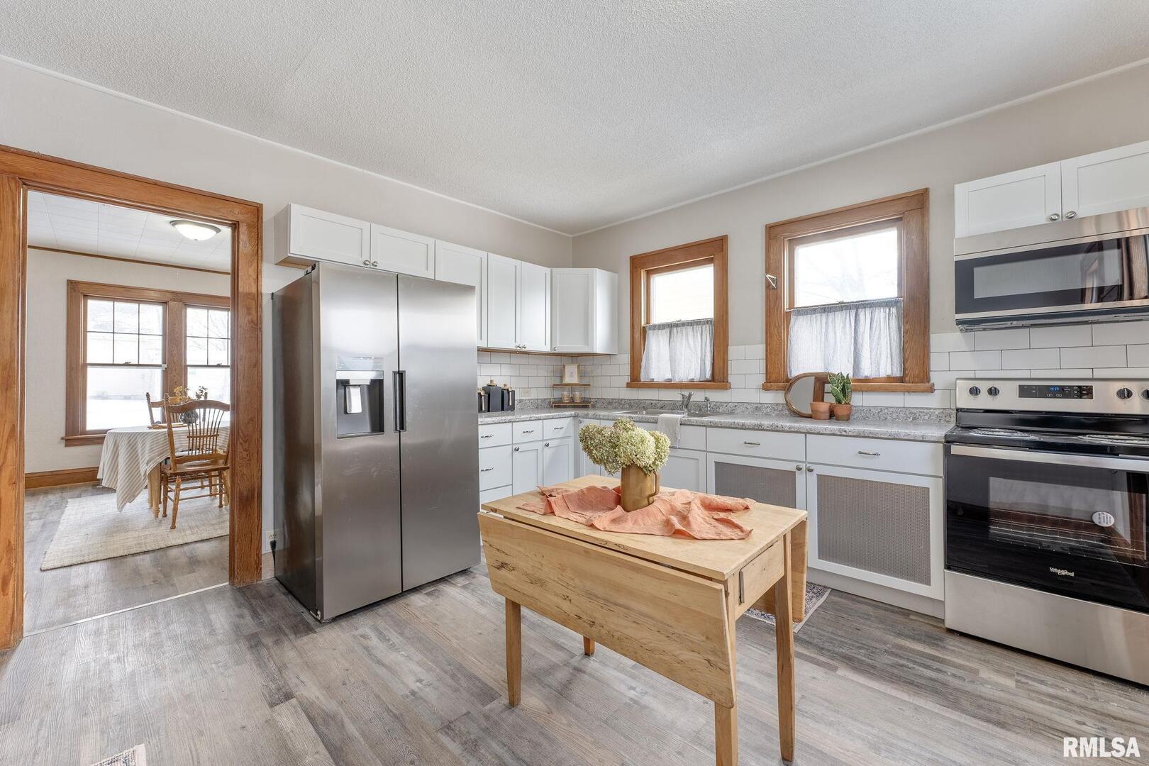 404 W 6TH Street