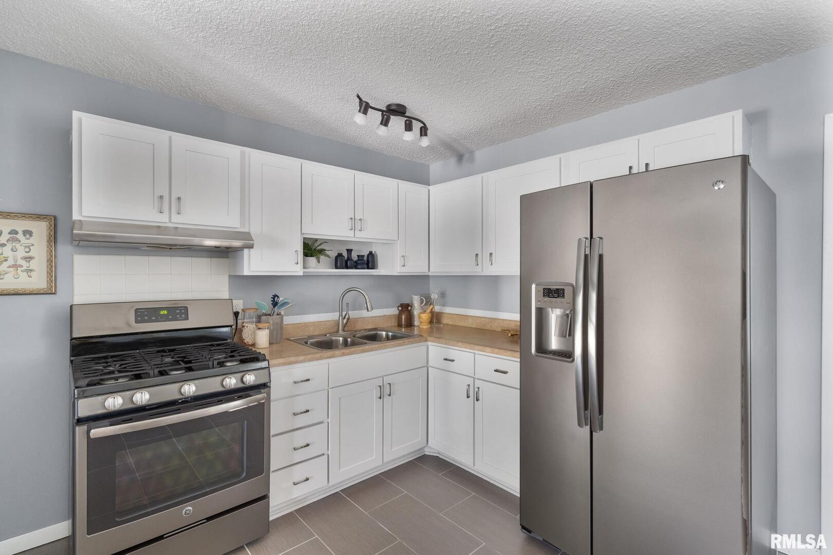 305 COLONY Drive