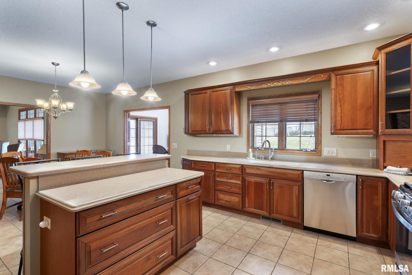 2808 PIONEER Court