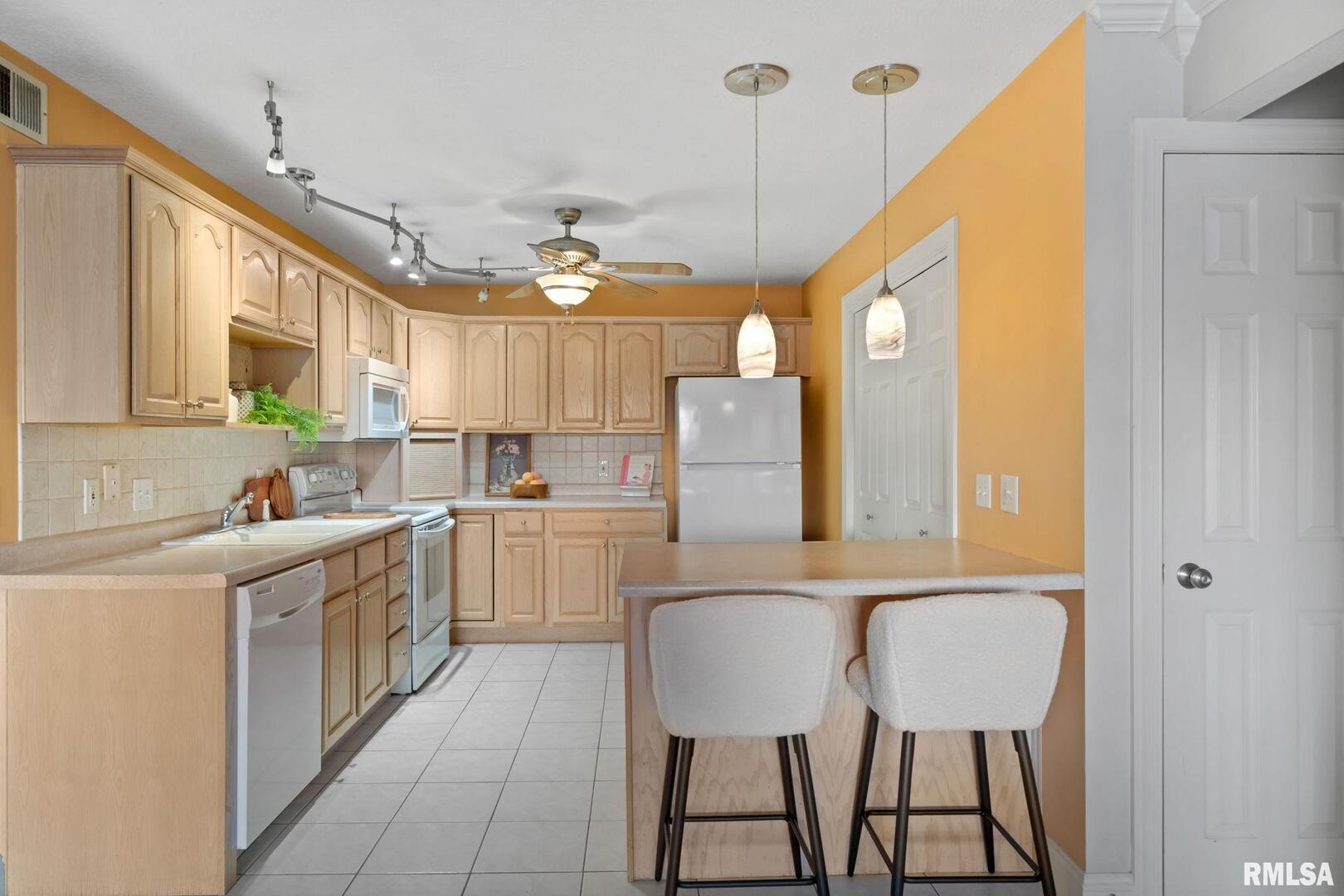 2413 W 54TH Street Unit: 6