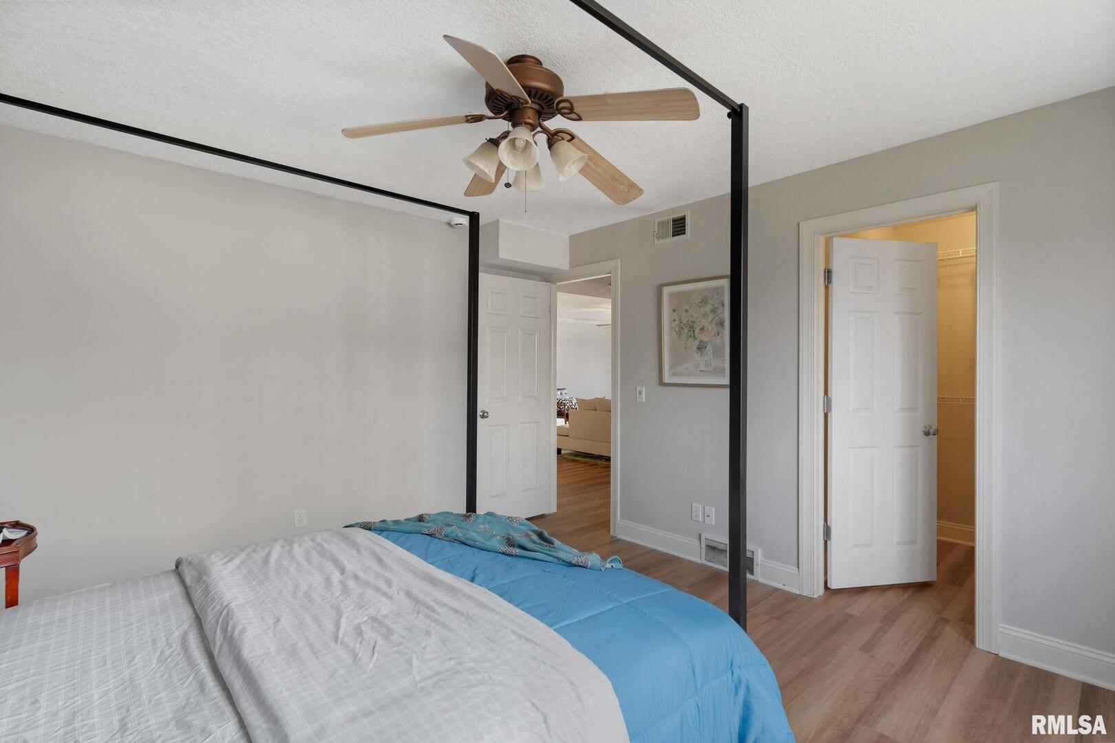 2413 W 54TH Street Unit: 6
