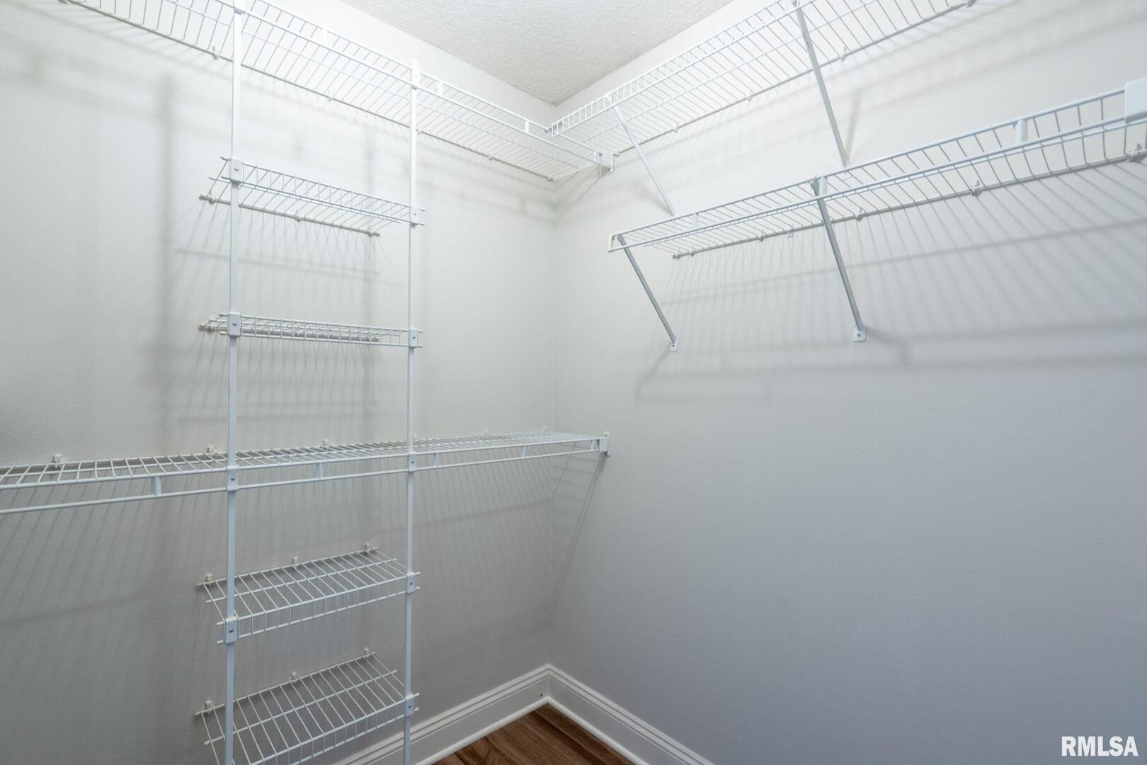 2413 W 54TH Street Unit: 6