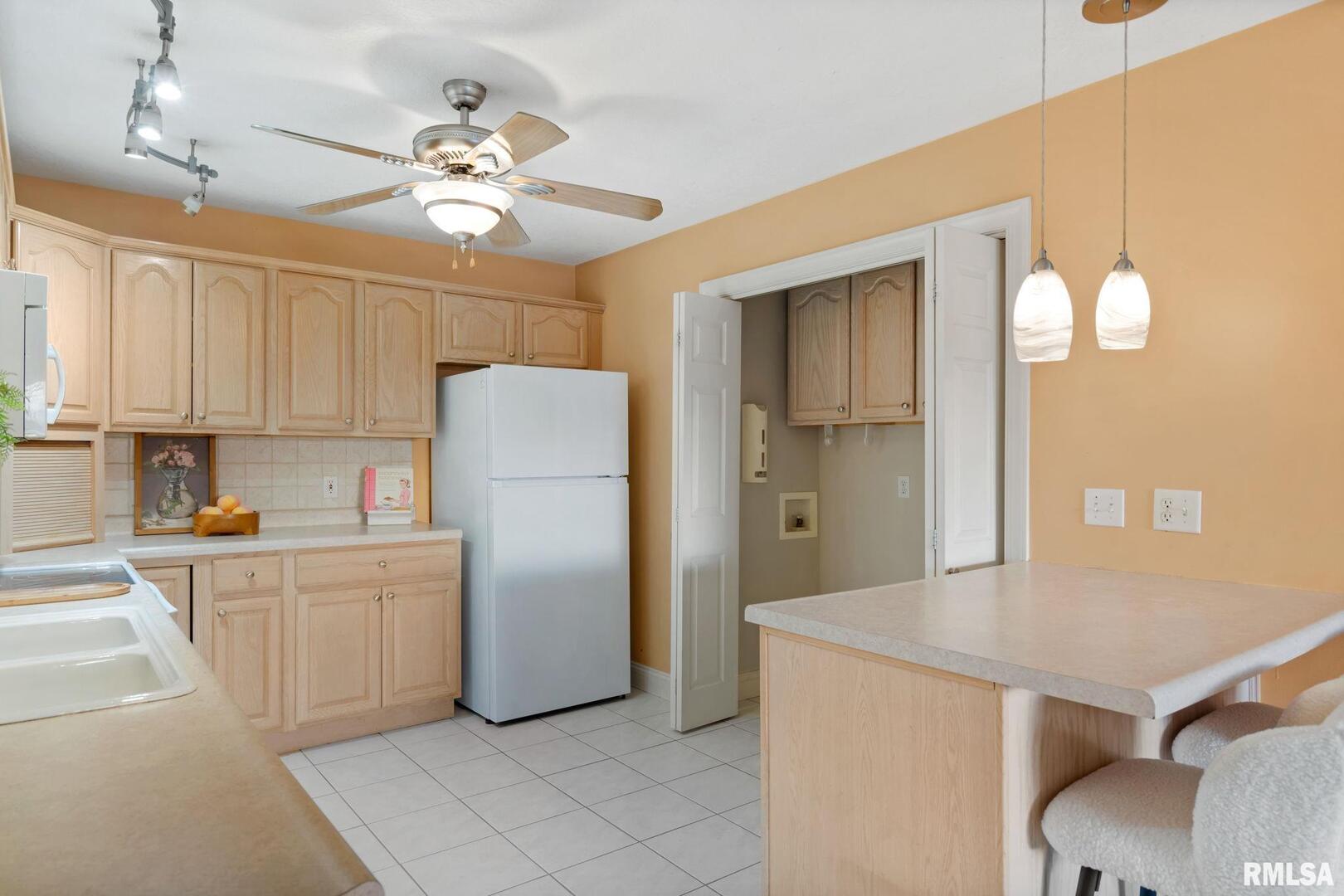 2413 W 54TH Street Unit: 6
